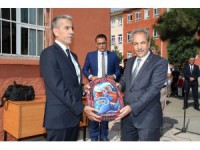 Akşehir Belediyesi’nden 2 bin 500 öğrenciye çanta ve kırtasiye seti