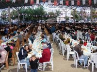 Ramazan’ın bereketi mahalle iftar sofralarında!