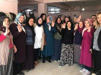 AK Kadınlar Aksaray’da çalmadık kapı bırakmıyor!