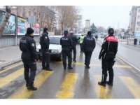 Aksaray’da polis okul bölgelerinde denetimlerini sıklaştırdı