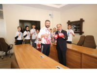 Başkan Bayındır, şampiyon sporcuları ödüllendirdi