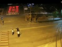 Konya'nın en işlek caddesinde 3 kafadardan oyun şov! VİDEO