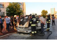 Otomobil alev alev yandı