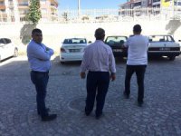 Kendi otomobilinin benzerine bindi, polis arayınca yanlışı fark etti