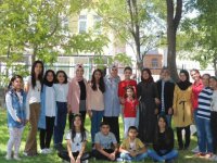 İşaret diliyle konuşuyorlar!