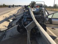 Konya’da otomobil bariyerlere çarptı: 5 yaralı
