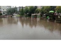 Aksaray’da şiddetli yağış hayatı felç etti