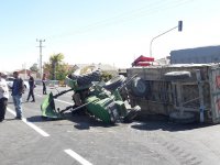 Bozcamahmut'ta kaza! Traktör ile Otomobil çarpıştı