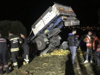 Konya’da kontrolden çıkan tır, otomobili altına aldı: 2 ölü, 3 yaralı
