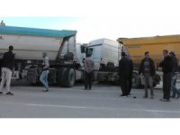 Kediyi ezmek istemeyen tır sürücüsü, tırla çarpıştı: 1 yaralı