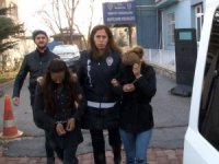 Zile basıp kontrol ettiler, kilitli olmayan evleri soydular