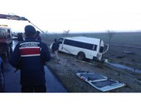 Buzlu yolda araçlar şarampole yuvarlandı: 12 yaralı