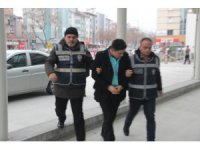 Hapis cezası bulunan şüpheli, kardeşinin kimliğiyle muavinlik yaparken yakalandı