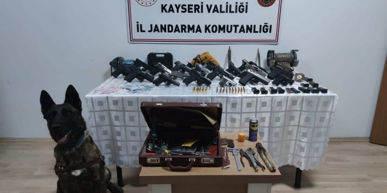 Evini silah imalathanesine çevirdi