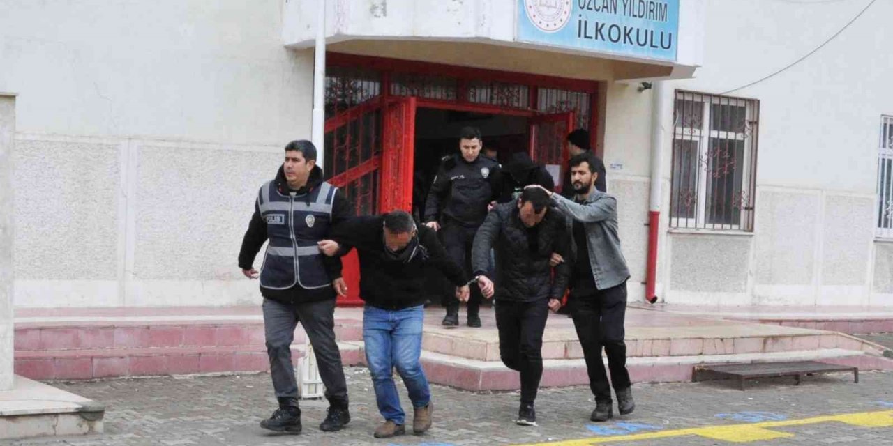 Yozgat’ta başkasının yerine ehliyet sınavına girmeye çalışan şahıs pencereden atlayıp kaçtı