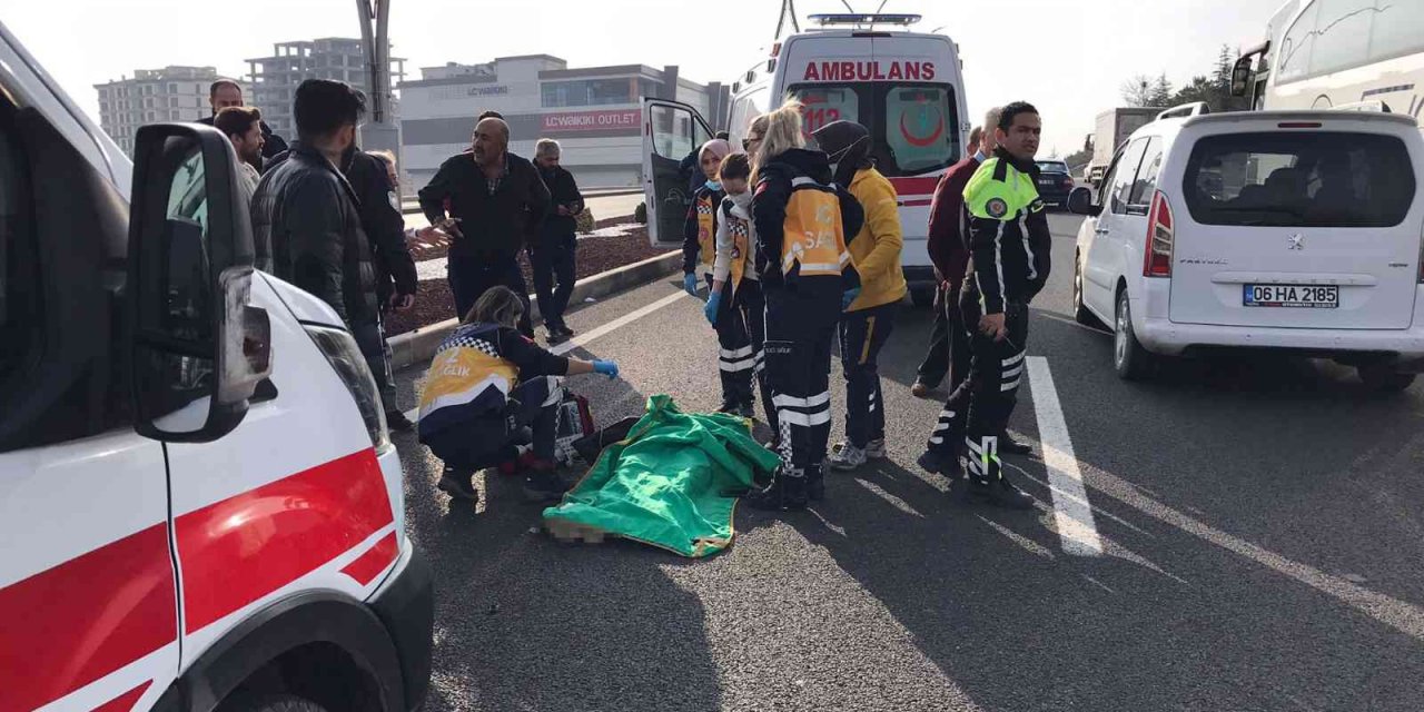 Karşıdan karşıya geçen radyocu, önce kamyon sonra da otobüs çarpması sonucu hayatını kaybetti