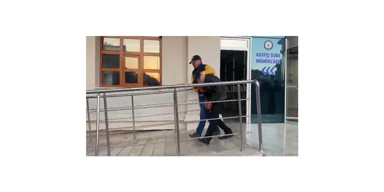 Otomobillerden mont, para ve anahtar takımı çalan hırsızı yakalandı
