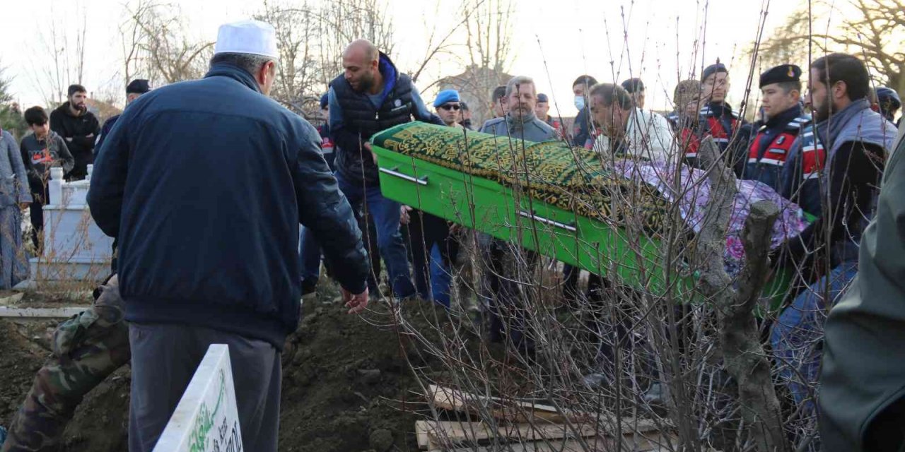 Minik Nur Elif’i öldüren, ağabeylerini ise aç bırakan hala ile amca adliyede