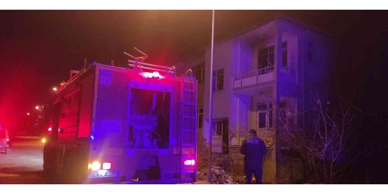Çatı katı yangını paniğe neden oldu