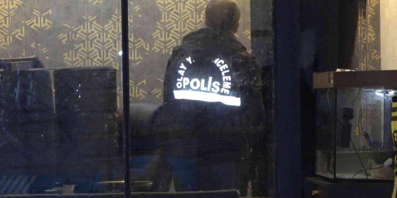 Husumetlisinin iş yerini basıp tabancayla öldürdü