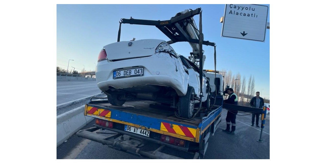 Ankara’da kontrolden çıkan otomobil karşı şeride uçtu: 1’i ağır 3 yaralı