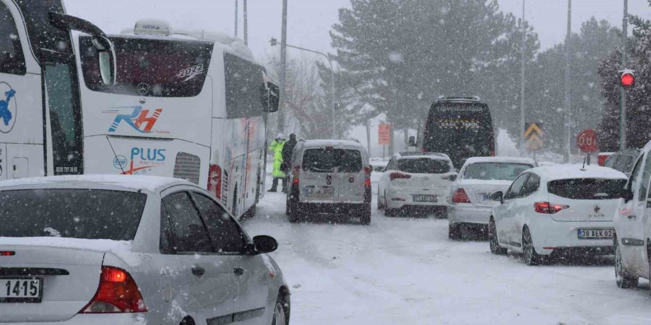 Kırşehir’de ulaşıma ’kar sürgünü’ engeli
