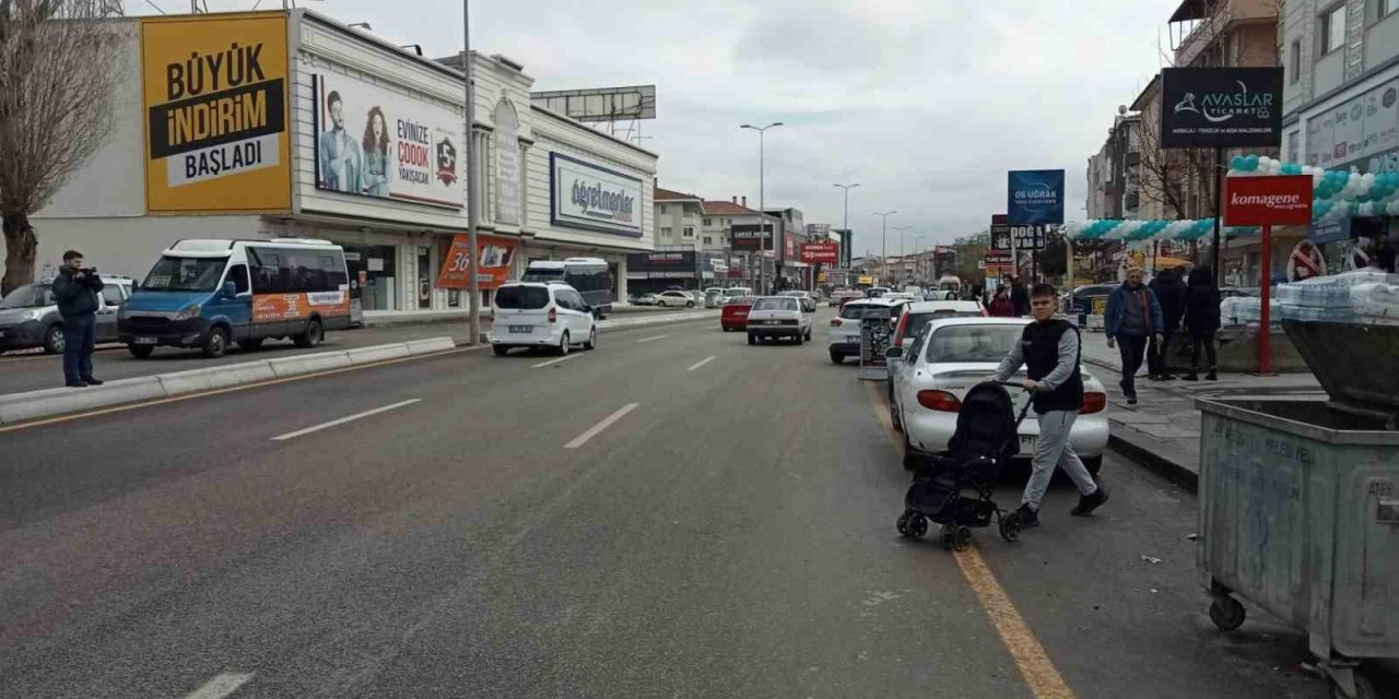 Sarhoş olduğu iddia edilen tır sürücüsü 7 aracı biçti: 1 yaralı