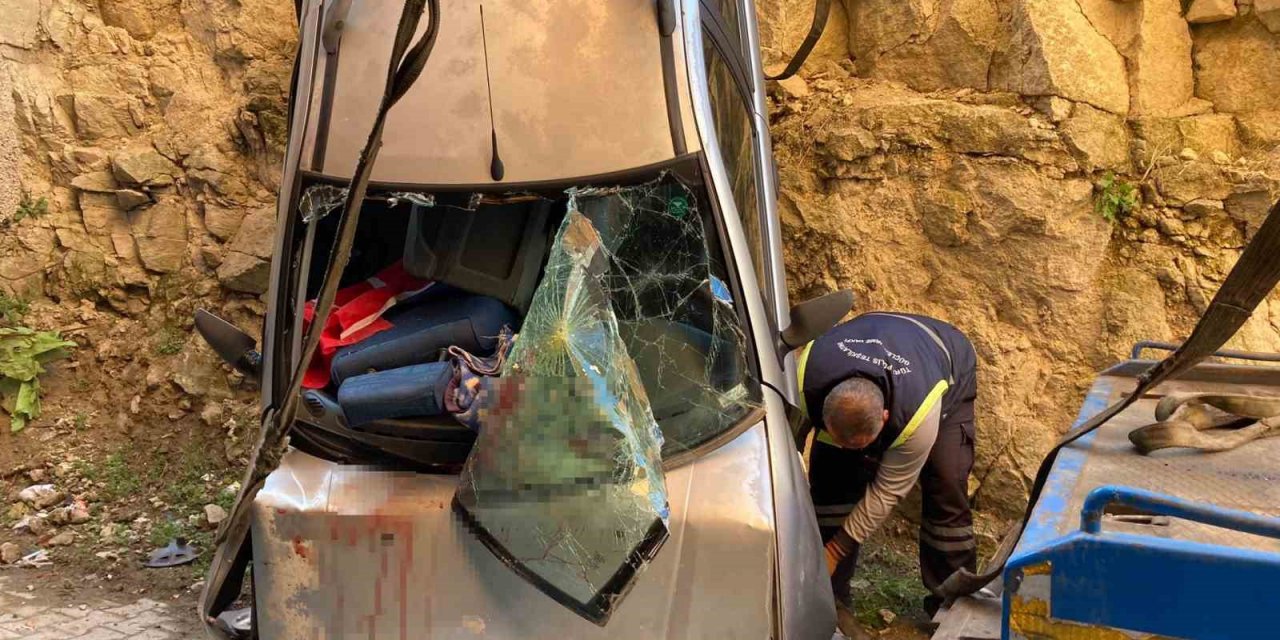 Başkentte otomobil bina boşluğuna uçtu: 5 yaralı