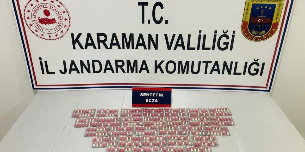 Şüphe üzerine durdurulan şahıslardan bin 78 adet uyuşturucu hap çıktı