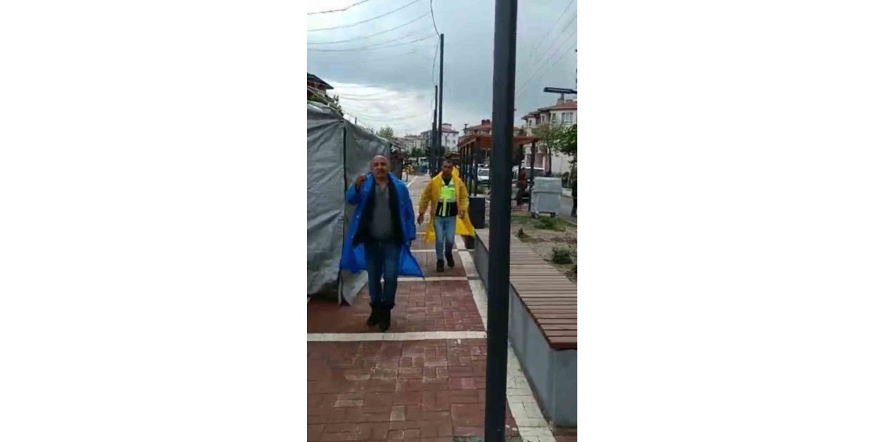 CHP’li belediye sele teslim olan Hasanoğlan’ı görüntülemek isteyen gazeteciye saldırdı