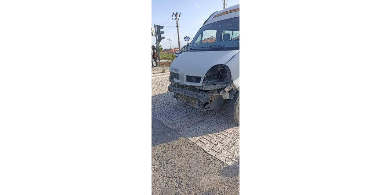 Nevşehir’de işçi servisi ile öğrenci servisi çarpıştı: 8 yaralı