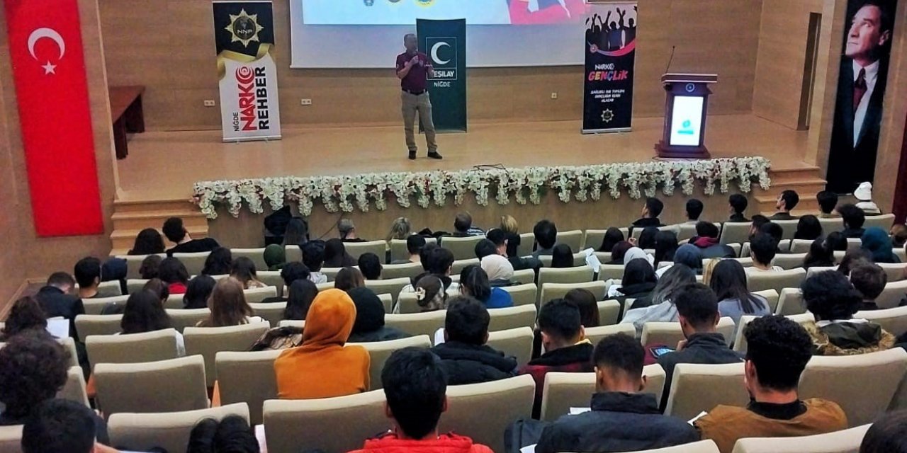Annelere uyuşturucu ile mücadele ve zararları anlatıldı