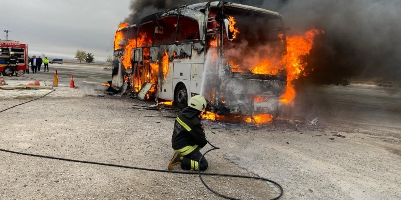 Yolcu otobüsü alev alev yandı