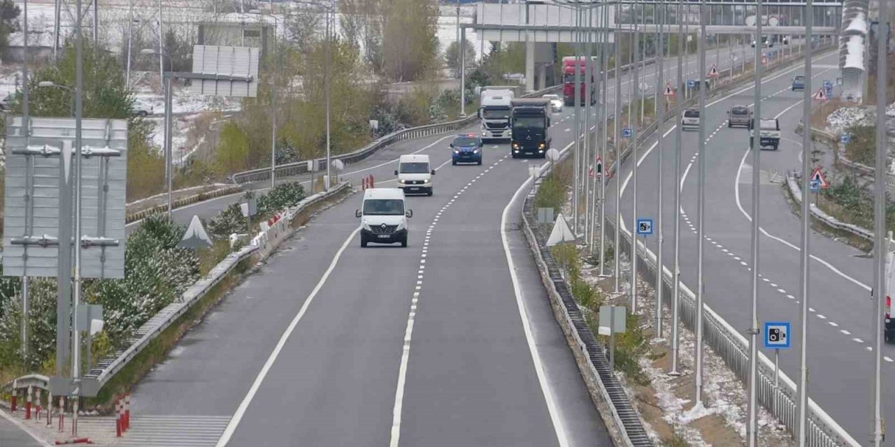 Araçların saatlerce mahsur kaldığı D100’de trafik normale döndü