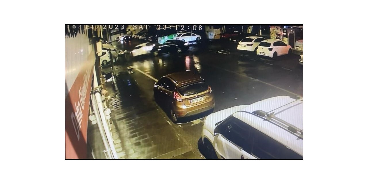 2 kişinin yaralandığı kaza kamerada