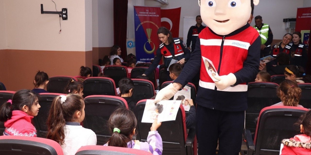Jandarma ekiplerinden ilkokul öğrencilerine ziyaret