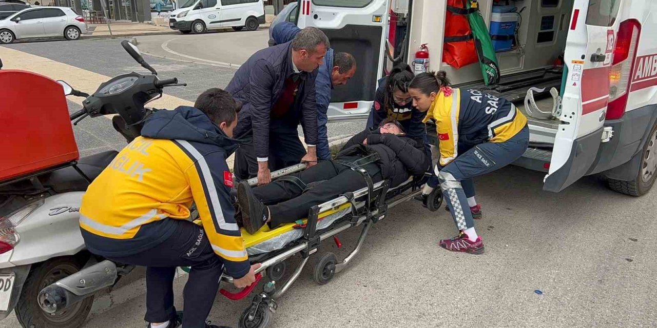 Virajda kontrolden çıkan motosiklet kaldırıma çarptı: 1 yaralı