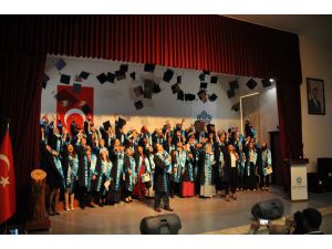 NEÜ ilk mezunlarını törenle uğurladı