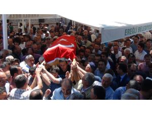 Gölete atlayan kadını kurtarırken boğulan şahıs toprağa verildi