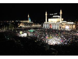 Kadir Gecesi’nde onbinler Mevlana Meydanı’nda bir araya geldi
