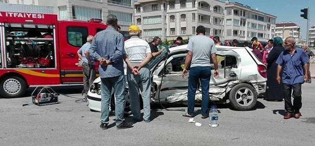 Konya’da iki otomobil çarpıştı: 8 yaralı