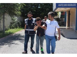 Sinyal kesici jammerla 13 bin lira çalan şüpheliler yakalandı