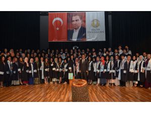 SÜ’de genç diş hekimleri kep attı