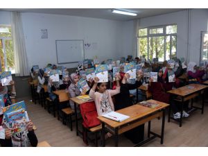 Büyükşehir Suriyeli öğrencilere üç bin kitap hediye etti