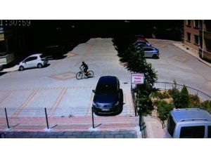 Motosiklete niyetlenip bisikleti çaldılar