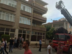 Gaz kaçağını çakmakla kontrol eden yaşlı kadın yandı