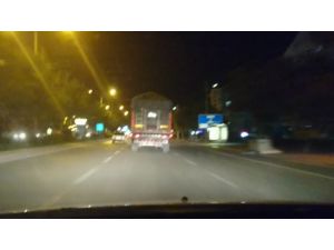 Makas atıp ışık ihlali yapan tır sürücüsü trafiğe tehlikeye düşürdü