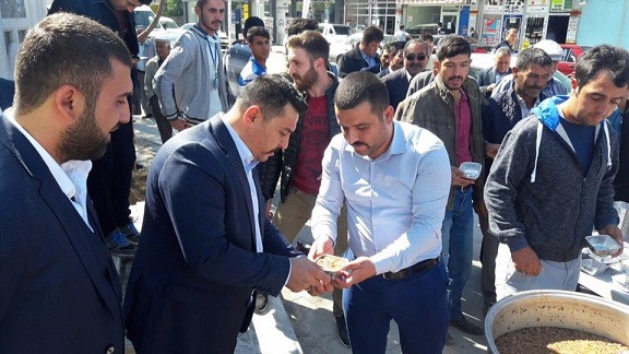 Eskil Ülkü Ocakları'ndan aşure ikramı