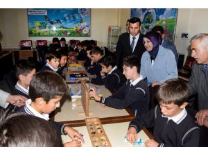 Meramlı çocuklar ’Bilim Kurdu’ ile öğreniyor