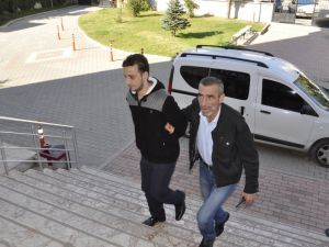Cezaevi firarisi kanepe içerisinde yakalandı
